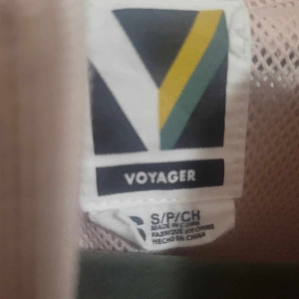 Voyager hoodie jacket feels like windbreaker material size small